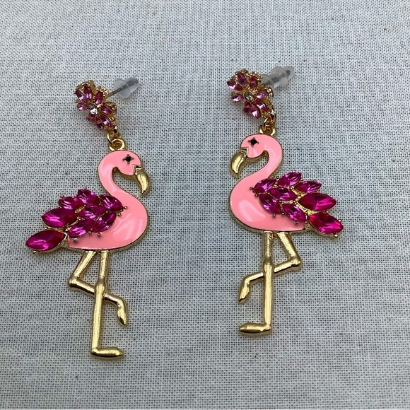 🎄🎄Pretty Enamel Flamingo Pink Pierced Earrings - Picture 1 of 2